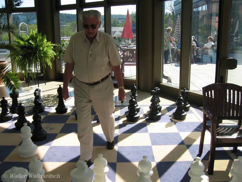 Vogtlandklinik / begehbares Schachspiel